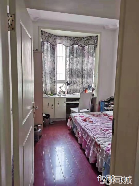 金港苑 3楼精装修107平方家电家具全送 看房方便满5税少